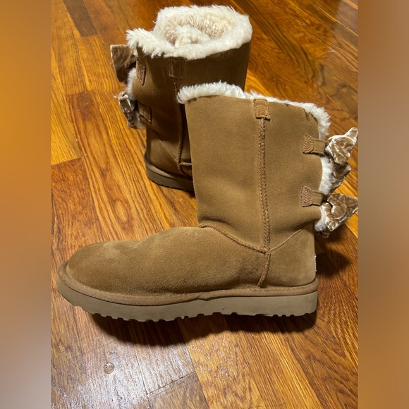 Like New! Woman’s Ugg Boots with Velvet Bows - Picture 3 of 7